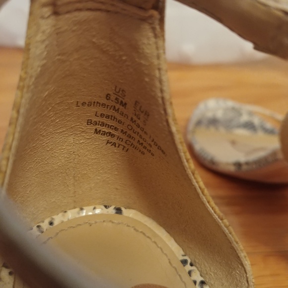 Sam Edelman Two Texture Heels - Picture 5 of 7